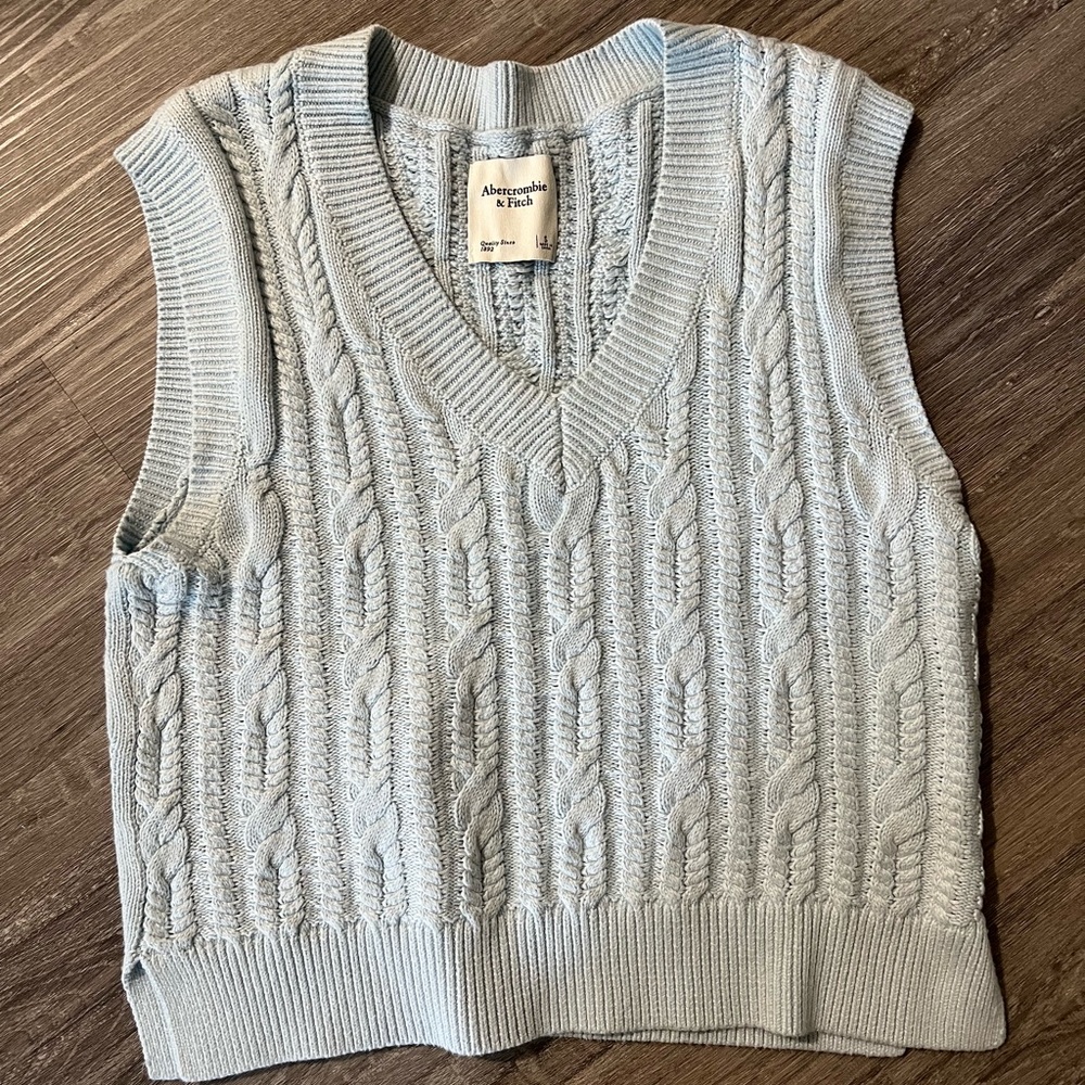 Abercrombie & Fitch Gray V-Neck Sweater